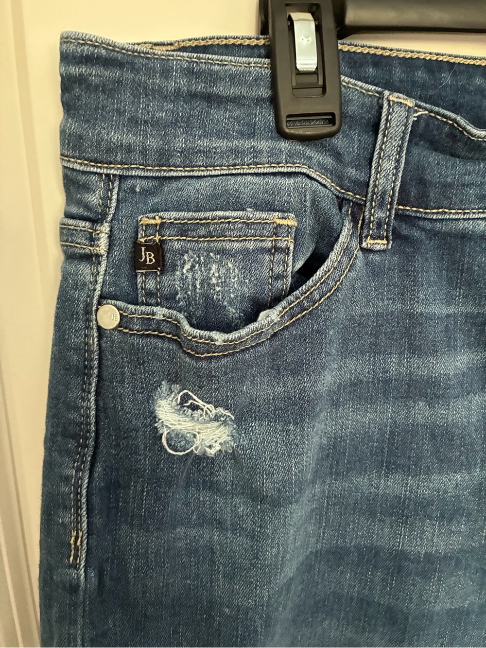 Judy Blue Mid-Rise Faded Blue Distressed Jean Shorts Size XL - Picture 3 of 5